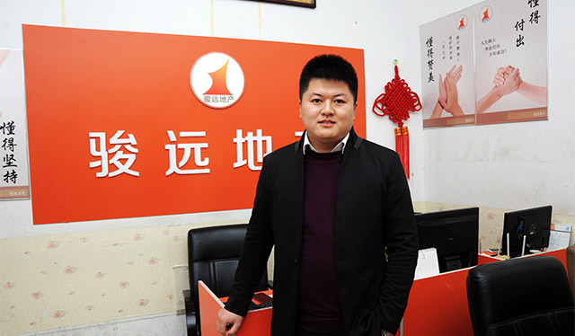 张小伟.jpg
