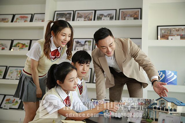 <a href=/ target=_blank class=infotextkey>山东新华电脑学院</a>