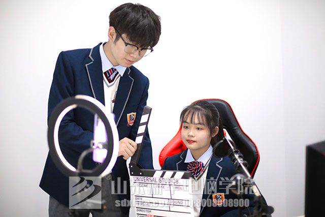 <a href=/ target=_blank class=infotextkey>山东新华电脑学院</a>