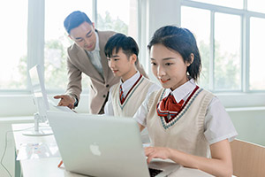 除了幼师、美容,女孩子学什么技术能挣钱呢