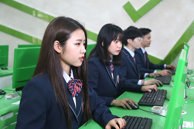 初中毕业女生学什么技术好